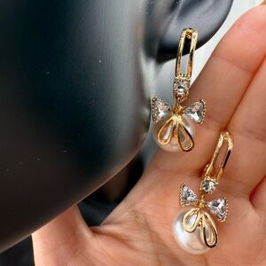 Ribbon bridal Gold and Pearl Drop Earrings